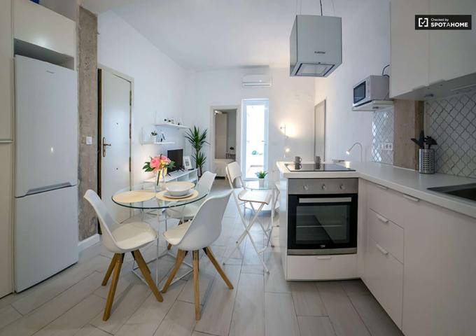 Apartamento de 2 dormitorios en alquiler en Benicalap, Valencia photo 0