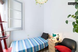 Se alquila habitación en apartamento de 2 dormitorios en Barcelona photo 0