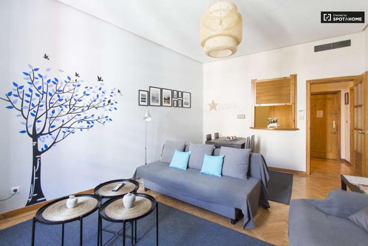 Encantador apartamento de 2 dormitorios disponible para alquilar en el centro de Madrid photo 0