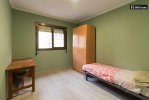 Se alquila habitación en apartamento de 3 dormitorios en Barcelona photo 0