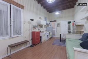 Acogedor apartamento estudio con patio en alquiler en Regina-La Encarnación photo 0