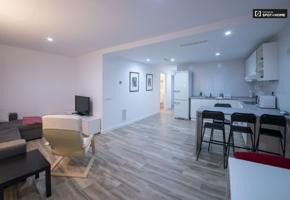 Se alquila piso de 2 habitaciones en La Petxina, gastos incluidos. photo 0