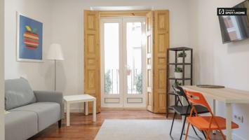 Apartamento de 1 dormitorio en alquiler en Embajadores, Madrid photo 0