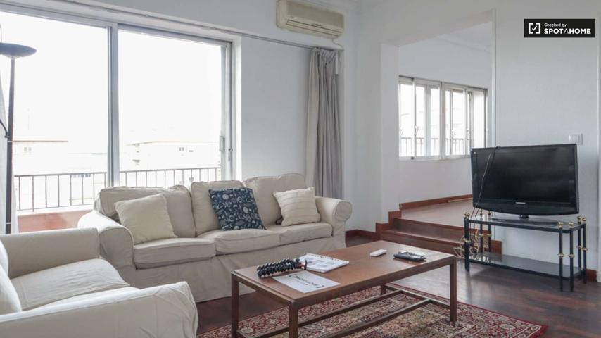 Apartamento de 4 habitaciones en alquiler en Salvador photo 0