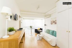 Elegante apartamento de 1 dormitorio con aire acondicionado en alquiler en Salamanca photo 0