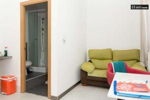 Apartamento de 1 dormitorio en alquiler en el centro de Granada photo 0