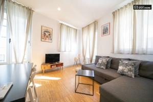 Soleado apartamento de 1 dormitorio con balcón y aire acondicionado en alquiler en Madrid Centro photo 0