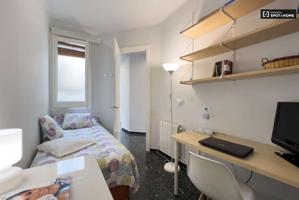 Se alquila habitación en apartamento de 3 dormitorios en Barcelona photo 0