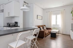 Apartamento de 2 dormitorios en alquiler en Cuatro Caminos, Madrid photo 0