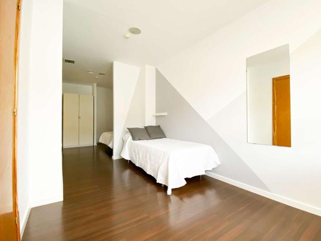 Habitación individual con baño privado y cocina compartida. Zaragoza photo 0