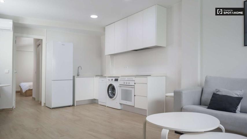 Se alquila apartamento de 1 dormitorio en Valdeacederas photo 0