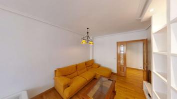 Apartamento de 3 habitaciones en alquiler en Madrid photo 0