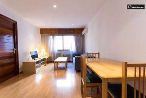 Elegante apartamento de 1 dormitorio con aire acondicionado en Salamanca photo 0