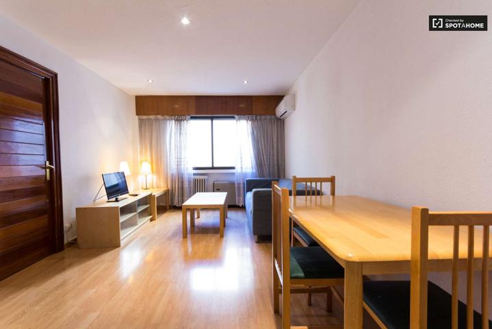 Elegante apartamento de 1 dormitorio con aire acondicionado en Salamanca photo 0