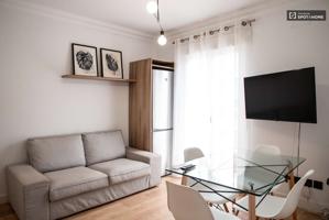 Apartamento de 2 dormitorios en alquiler en Madrid photo 0