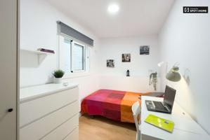 Habitación en piso compartido en L'Hospitalet de Llobregat. photo 0