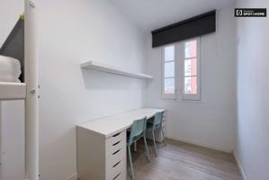 Habitación doble compartida en residencia de estudiantes para alquilar en Barcelona photo 0