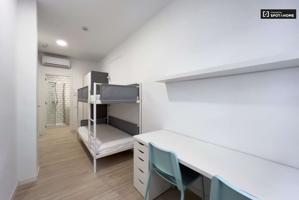 Habitación doble compartida en residencia de estudiantes para alquilar en Barcelona photo 0