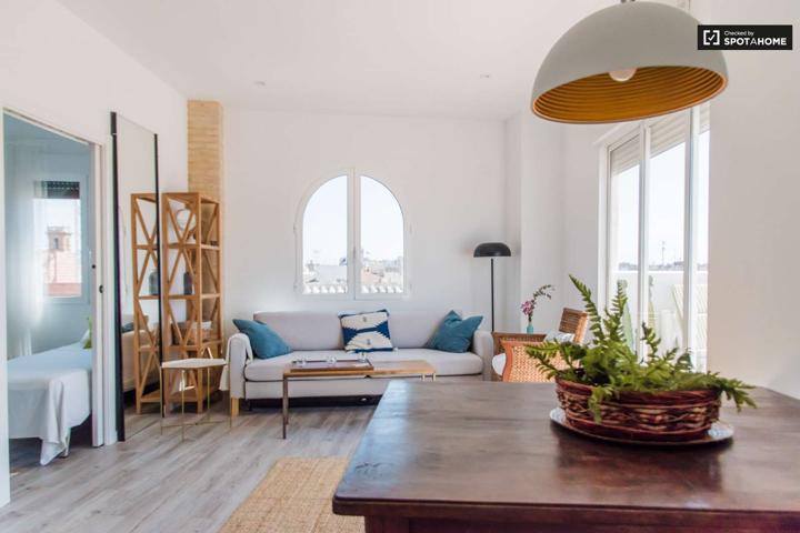Sofisticado apartamento de 2 dormitorios en alquiler en Ciutat Vella photo 0