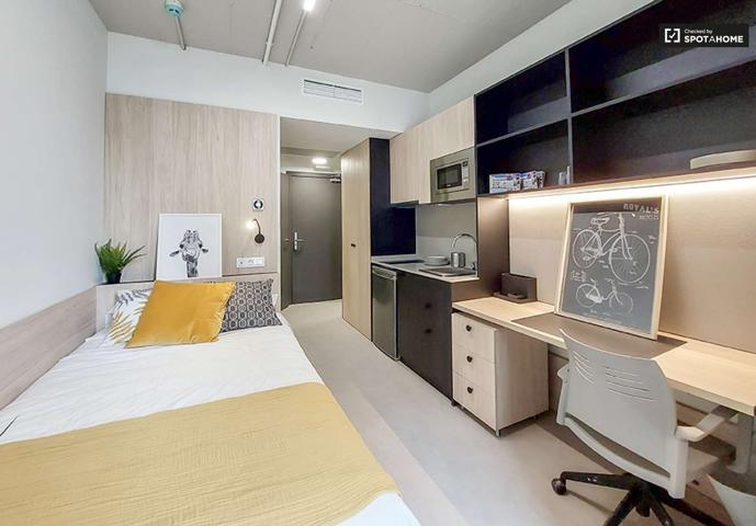Apartamento en alquiler en Extramurs, Valencia photo 0