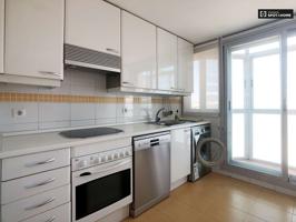 Apartamento contemporáneo de 2 habitaciones en alquiler en Villaverde photo 0