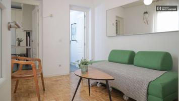 Apartamento de 3 dormitorios en alquiler en Malasaña, Madrid photo 0