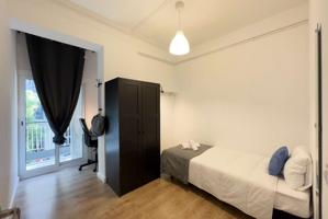 ¡Habitaciones en alquiler en un apartamento de 7 habitaciones en Barcelona! photo 0