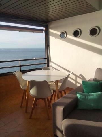 Apartamento de 2 dormitorios con hermosa vista al mar en Velilla-Taramay photo 0