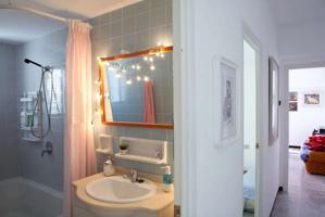 Piso de 2 habitaciones en alquiler en Alicante, solo para trabajadores-posgraduados photo 0