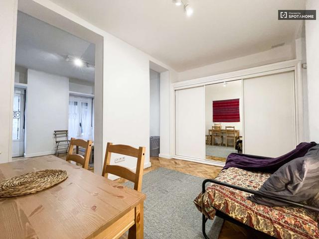 Apartamento de 1 dormitorio en alquiler en Embajadores photo 0