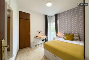 ¡Habitaciones en alquiler en un apartamento de 5 dormitorios en Barcelona! photo 0