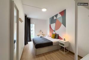 ¡Habitaciones en alquiler en un apartamento de 5 dormitorios en Barcelona! photo 0