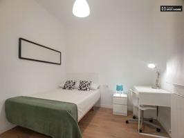 Acogedora habitación en alquiler en un apartamento de 7 dormitorios en el Eixample photo 0