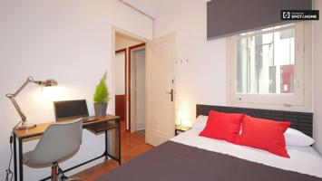 Habitación funcional para alquilar en un apartamento de 7 dormitorios en el hermoso Eixample Esquerra photo 0