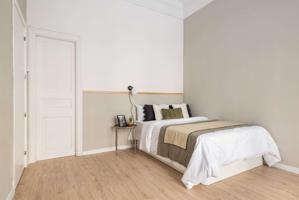 Alquiler de habitaciones en apartamento de 7 dormitorios en Barcelona photo 0