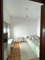 Se alquila habitación en apartamento de 3 dormitorios en Barcelona photo 0