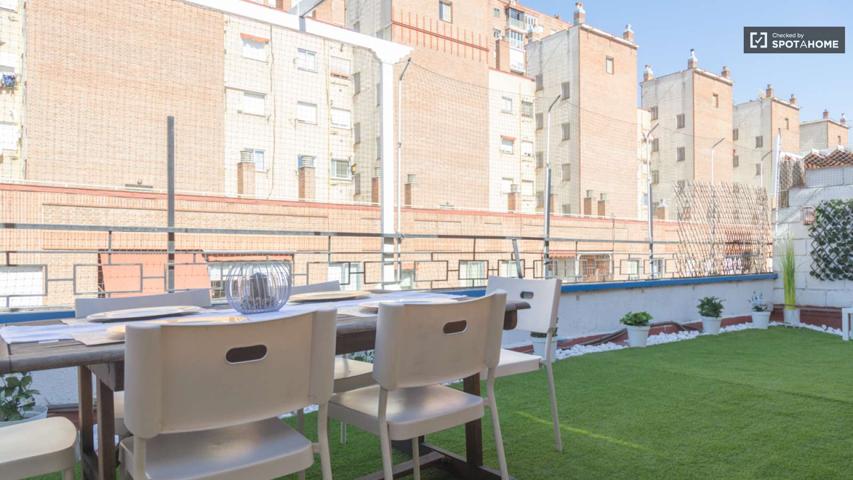 Piso de 3 habitaciones en alquiler en Acacias, Madrid, gastos incluidos. photo 0