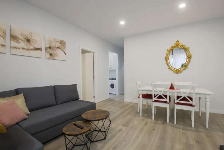 Piso en alquiler de 2 habitaciones en Adelfas photo 0