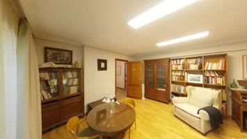 Piso de 2 habitaciones en alquiler en Canillas photo 0