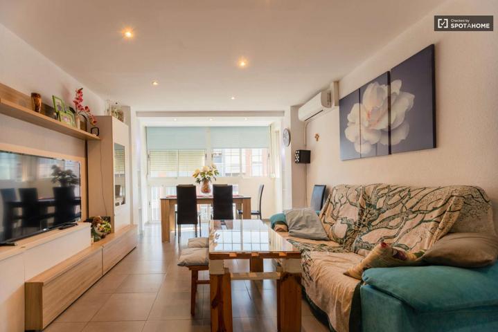Piso de 3 habitaciones en alquiler en Valencia photo 0
