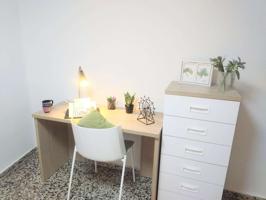 Se alquila habitación en apartamento de 5 dormitorios en Montcada, Valencia photo 0