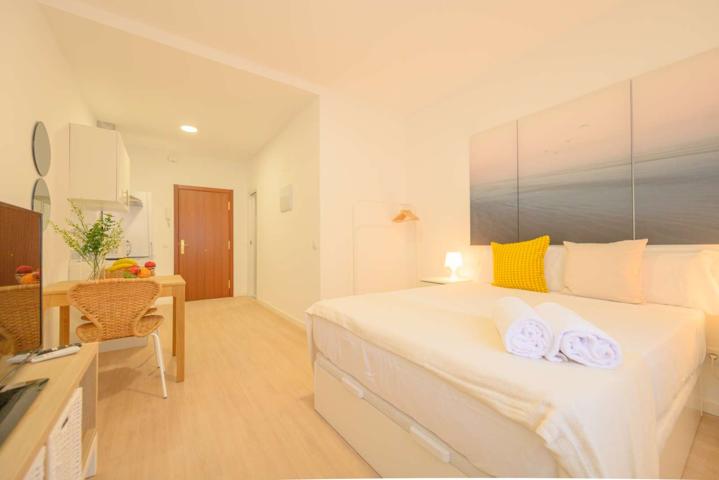 Estudio en alquiler en Concepción, Madrid. photo 0