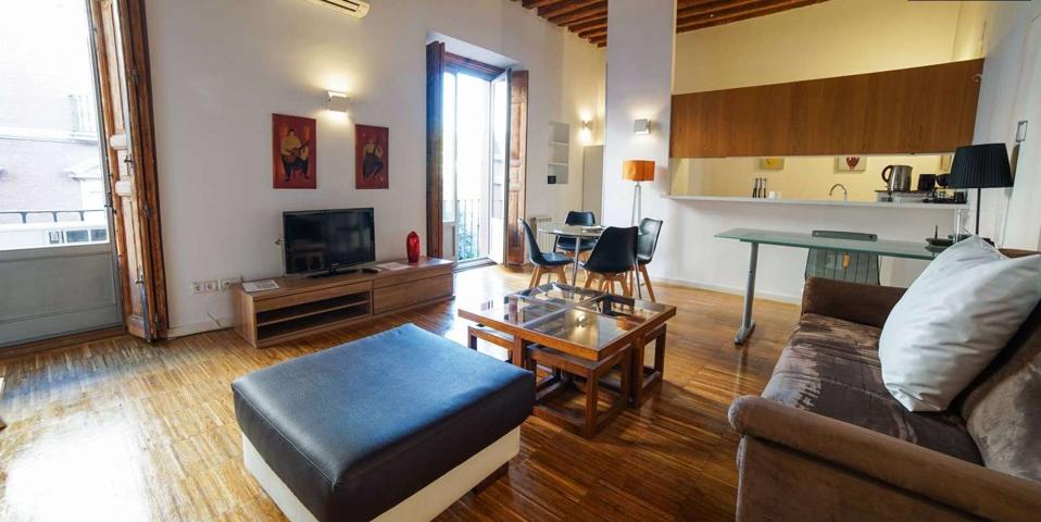 Apartamento de 2 habitaciones en alquiler en Cortes, se admiten mascotas. photo 0