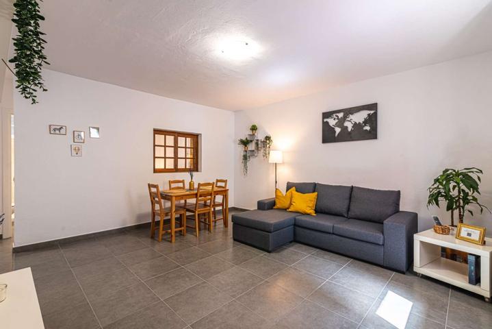 Se alquila piso de 2 habitaciones en Arico, gastos incluidos, se admiten mascotas. photo 0