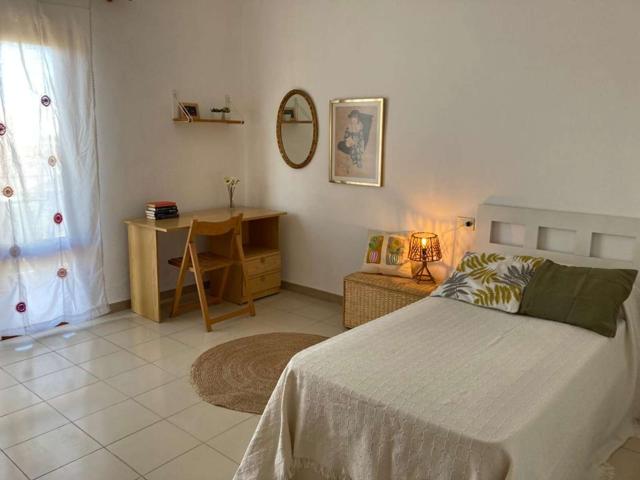 Piso de 5 habitaciones en alquiler en Almussafes, Valencia, gastos incluidos, Solo Trabajadores. photo 0
