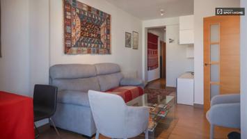 Apartamento de 2 dormitorios en alquiler en Pacífico, Madrid photo 0