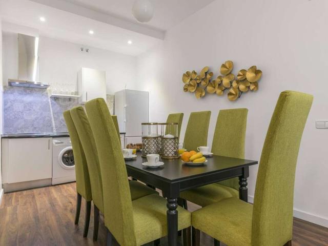 Apartamento de 3 habitaciones en alquiler en Centro photo 0