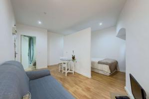 Apartamento estudio en alquiler en Sants photo 0