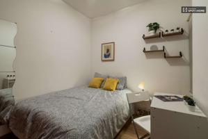 Se alquila habitación en piso de 5 dormitorios en Eixample photo 0