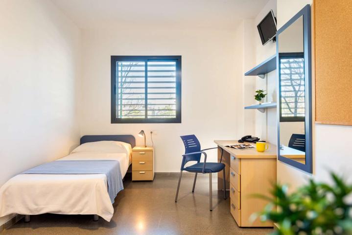 Se alquila habitación en residencia en Sevilla photo 0